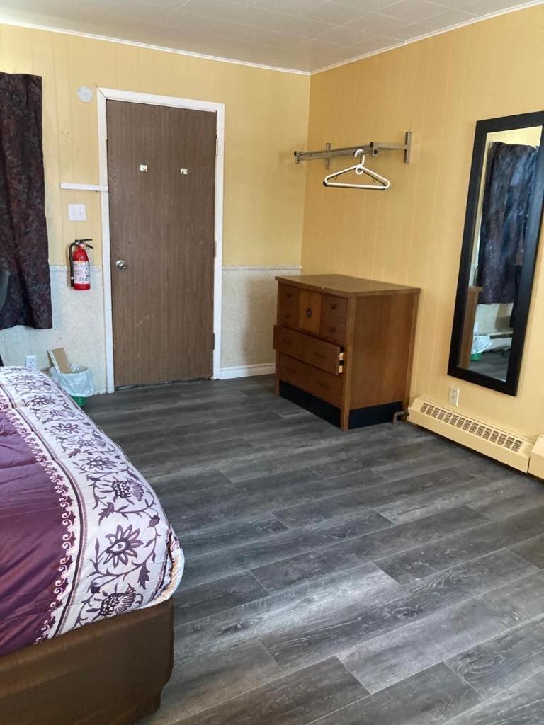 Pine Ridge Motel Timmins Exterior foto